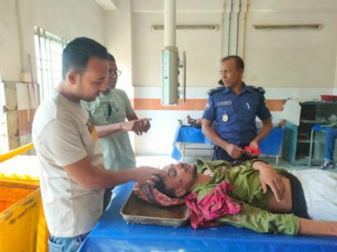 চুয়াডাঙ্গার দর্শনায় গাছ কাটার সময় মাথায় পড়ে মোটরসাইলে আরোহী নিহত, আহত ১