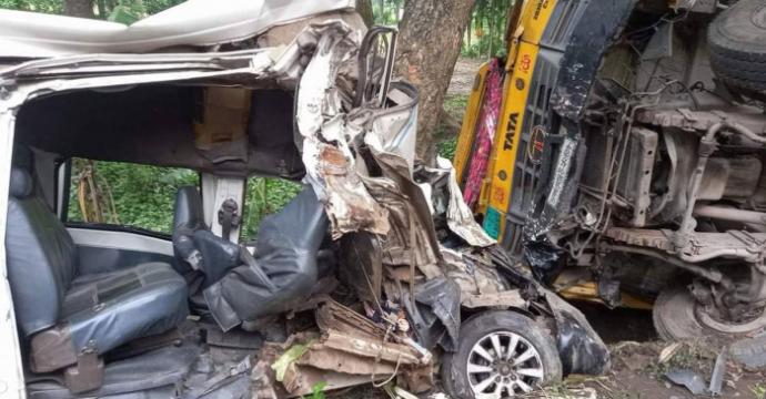চুয়াডাঙ্গা থেকে রাজশাহী ভিসা অফিসে যাওয়ার পথে দুর্ঘটনায় প্রাণ গেল দুজনের