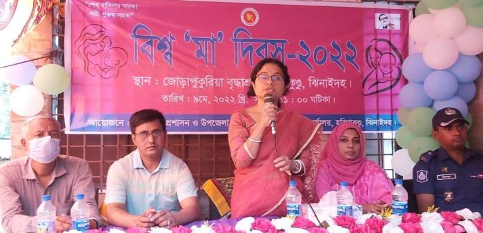 হরিণাকুণ্ডুতে বৃদ্ধাশ্রমে ‘মা’ দিবস পালন