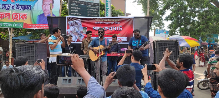 দেশের বানভাসীদের সহযোগিতার লক্ষে চুয়াডাঙ্গায় পথ কনসার্টের মাধ্যমে অর্থ সংগ্রহ শুরু