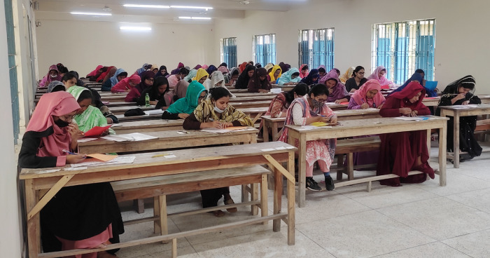 চুয়াডাঙ্গা, মেহেরপুরসহ ১৯টি জেলায় প্রাথমিক শিক্ষক নিয়োগ পরীক্ষা অনুষ্ঠিত