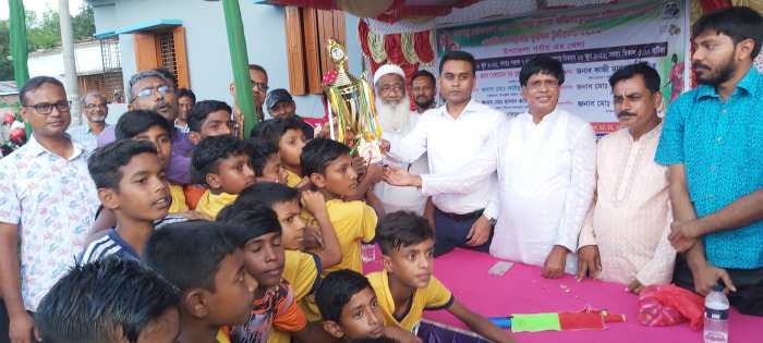 আলমডাঙ্গায় বঙ্গবন্ধু ও বঙ্গমাতা গোল্ডকাপ ফুটবল টুর্নামেন্টের ফাইনাল খেলা অনুষ্ঠিত