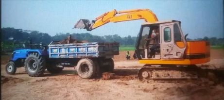 নদী খননের ঠিকাদার বিশ্বজিত চন্দ্র সাহার বিরুদ্ধে ভৈরব নদ থেকে অবৈধভাবে বালু উত্তোলনের অভিযোগ