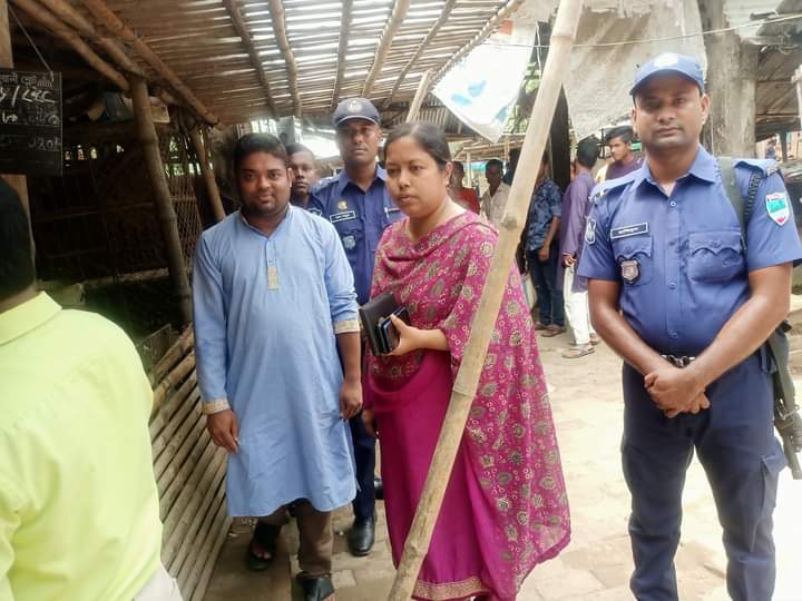 কার্পাসডাঙ্গায় ভ্রাম্যমাণ আদালতে পাঁচ মুরগী ব্যবসায়ীকে জরিমানা