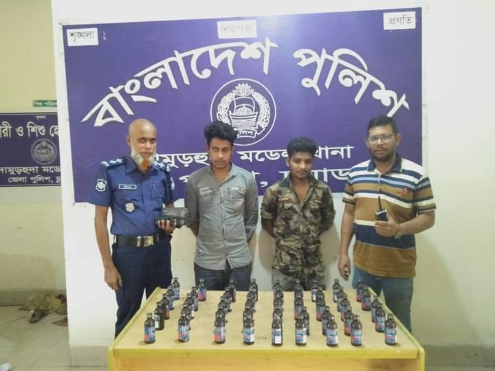 দামুড়হুদায় ৪৫ বোতল ফেনসিডিলসহ দুই যুবক আটক