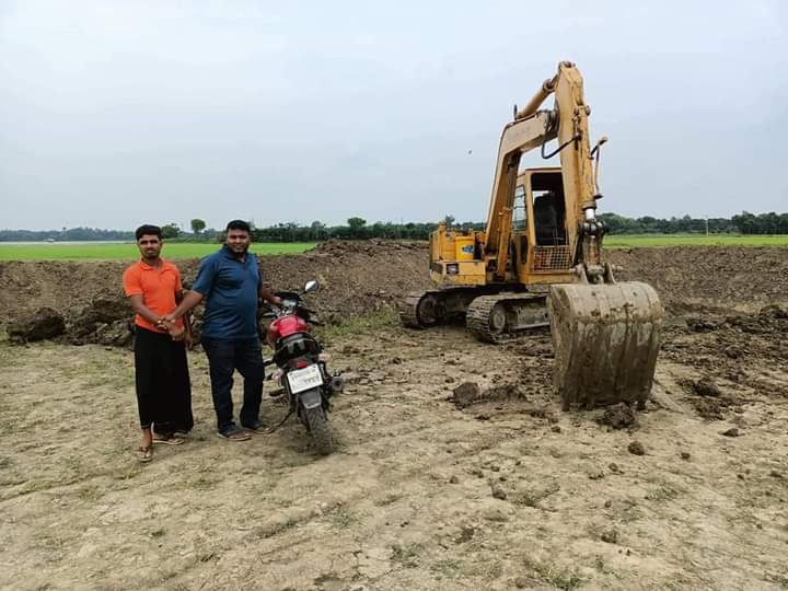 কার্পাসডাঙ্গার হুদাপাড়ায় অবৈধভাবে মাটি উত্তোলন