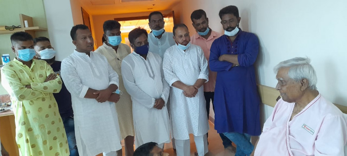 এমপি ছেলুন জোয়ার্দ্দারের খোঁজখবর নিতে ঢাকার স্কয়ার হাসপাতালে চুয়াডাঙ্গা পৌর কাউন্সিলরা