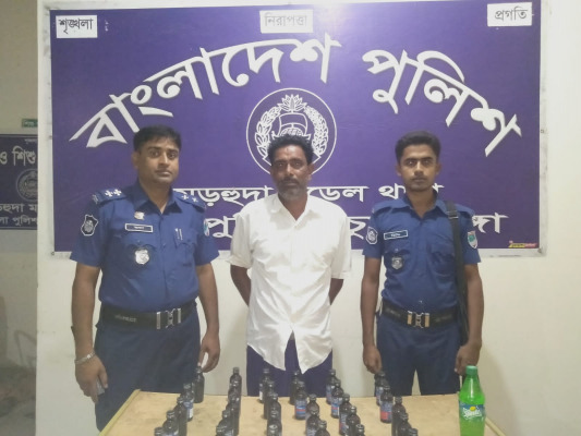 দামুড়হুদায় মদ ও ফেন্সিডিলসহ মাদক ব্যবসায়ী আটক