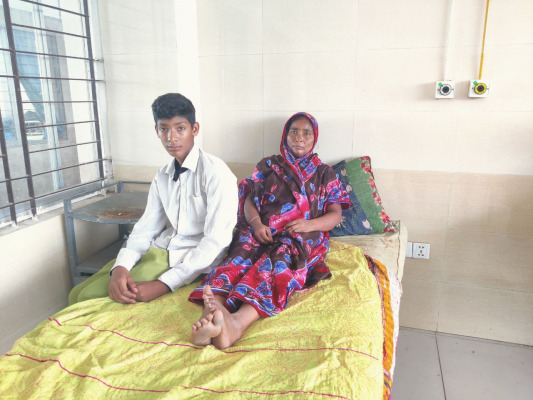 ঝিনাইদহের হলিধানীতে নারীকে মারধরের অভিযোগ
