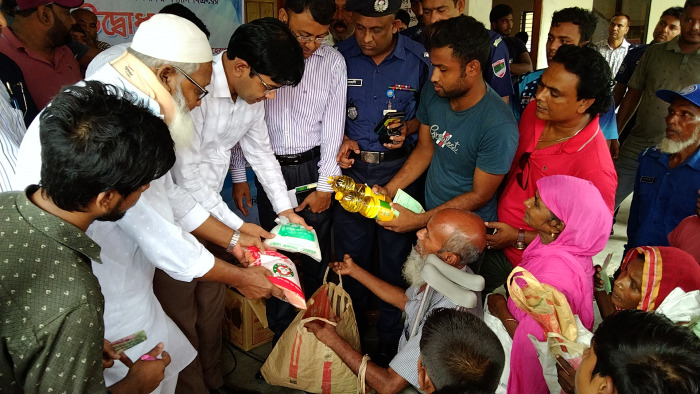 মুজিবনগরে টিসিবির পণ্য বিক্রি কার্যক্রমের উদ্বোধন