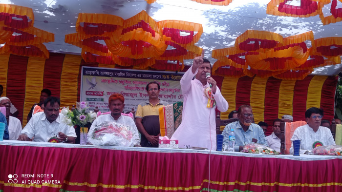 হাড়োকান্দি-বলেশ্বরপুর মাধ্যমিক বিদ্যালয়ের চারতলা ভবনের উদ্বোধনকালে টোটন জোয়ার্দ্দার
