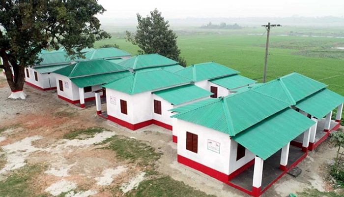 কার্পাসডাঙ্গায় মুজিববর্ষের ভূমিহীন পরিবারের মধ্যে ঘর হস্তান্তর