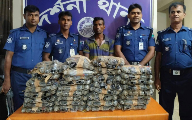 দর্শনায়  ৪২০ বোতল ফেনসিডিলসহ মাদক ব্যবসায়ী আটক