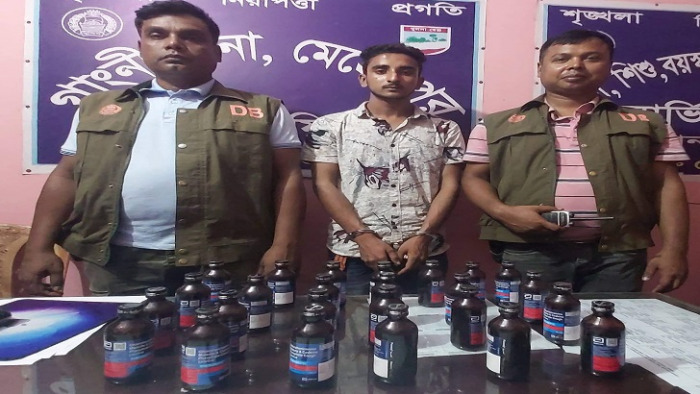 গাংনীতে ২৫ বোতল ফেনসিডিলসহ যুবক আটক