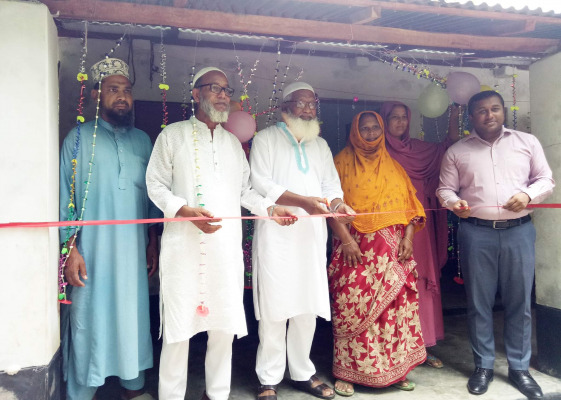 মুজিবনগরে ঘর পেলেন গৃহহীন আশানুর খাতুন