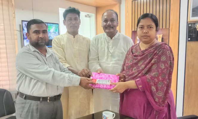 দামুড়হুদার ইউএনও’র সাথে জাহাঙ্গীর আলমের সৌজন্য সাক্ষাত
