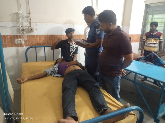 চুয়াডাঙ্গায় মেলার মাঠ থেকে ফেরার পথে ছিনতাইকারীদের কবলে