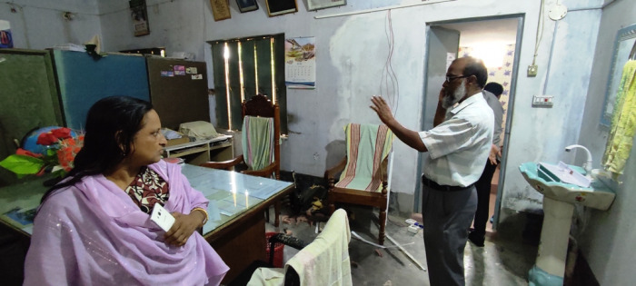 কার্পাসডাঙ্গা গার্লস স্কুলের অফিসকক্ষে জিনিসপত্র ভাঙচুর!