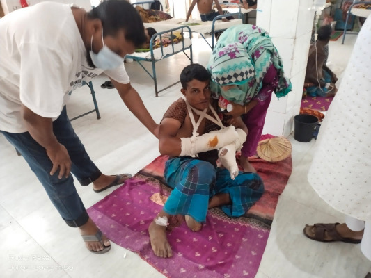দামুড়হুদায় জমি নিয়ে বিরোধের জেরে দুইপক্ষের সংঘর্ষে চারজন জখম