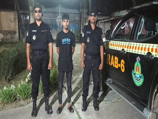 ঝিনাইদহে ফেন্সিডিল ও মোটরসাইকেলসহ মাদক ব্যবসায়ী গ্রেপ্তার