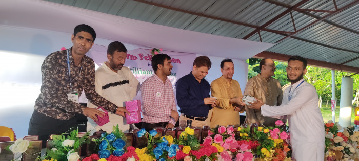 মেডিকেল ও বুয়েটে চান্স পাওয়া চুয়াডাঙ্গার অর্ধশত শিক্ষার্থীকে সংবর্ধনায় এসপি জাহিদুল ইসলাম