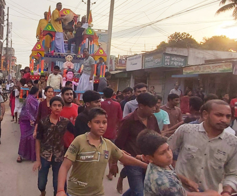 আলমডাঙ্গায় রথযাত্রা উপলক্ষে বর্ণাঢ্য শোভাযাত্রা