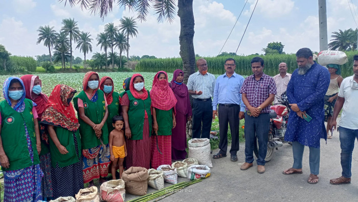 চুয়াডাঙ্গায় ১০০ কিলোমিটার রাস্তার পাশে ৭ লাখ খেজুরের বীজ রোপণ কাজের উদ্বোধন