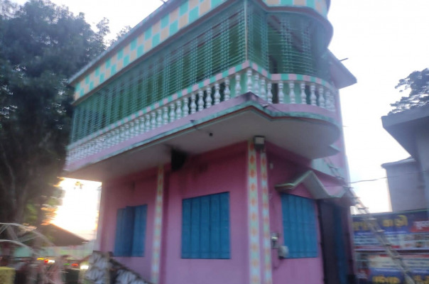 অদৃশ্য কারণে কুটুমবাড়ি ফুড পার্কের দোতলা টিকেই যায়?