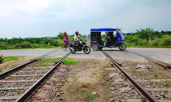দর্শনায় ৭টি রেলগেটের মধ্যে ৪টি অরক্ষিত; দূর্ঘটনার আশঙ্কা