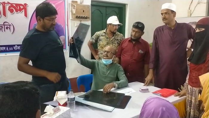 চুয়াডাঙ্গায় ডা: জনির ফ্রি মেডিকেল ক্যাম্প অনুষ্ঠিত