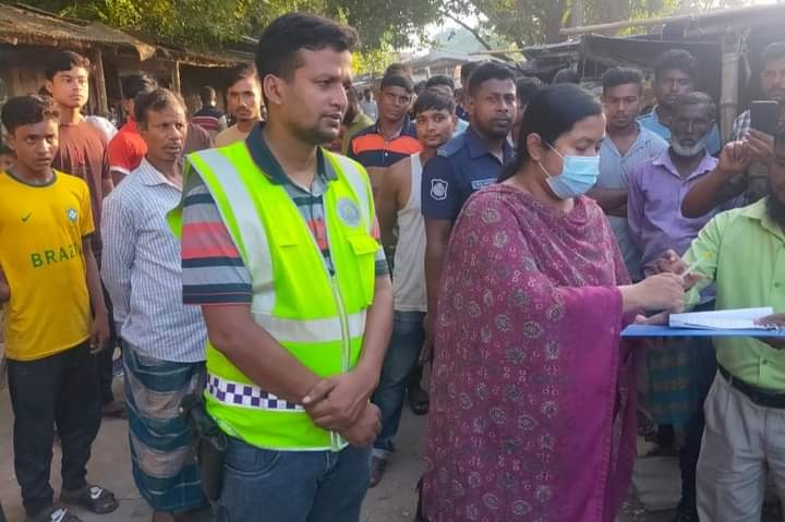 কার্পাসডাঙ্গা বাজারে মুদি ব্যবসায়ী ও দুজন পথচারীকে জরিমানা
