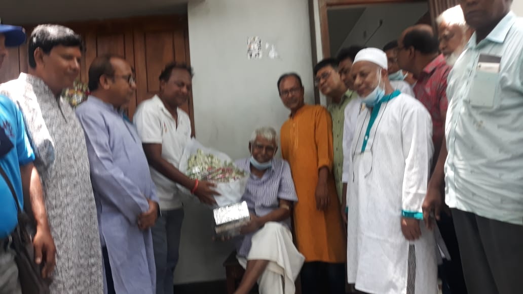 সোলায়মান হক জোয়ার্দ্দার ছেলুন এমপিকে ফুলের শুভেচ্ছা জানালো চুয়াডাঙ্গা প্রেসক্লাব