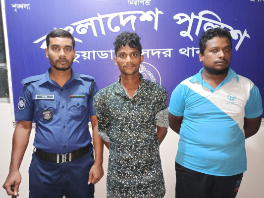 চোরাই মালামালসহ শহরের আলোচিত চোর রুবেলসহ দু'জন গ্রেপ্তার