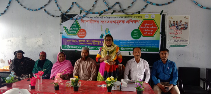 আন্দুলবাড়ীয়া বালিকা বিদ্যালয়ে কিশোরীদের স্বাস্থ্যবিষয়ক প্রশিক্ষণ