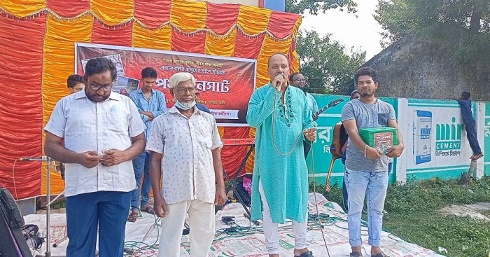 কার্পাসডাঙ্গায় বন্যার্তদের সহায়তায় পথ কনসার্ট অনুষ্ঠিত