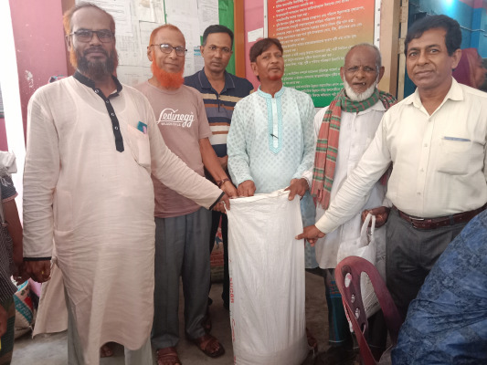 দামুড়হুদা সদর ও হাউলী ইউনিয়নে ভিজিএফ-এর চাল বিতরণ