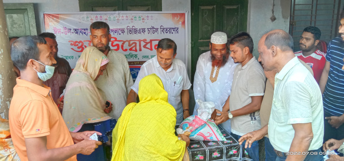 চুয়াডাঙ্গা পৌরসভায় ভিজিএফের চাল বিতরণ কার্যক্রমের উদ্বোধন