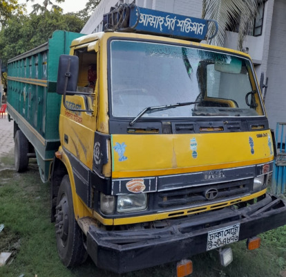 দর্শনা থেকে চুরি হওয়া ট্রাক ফরিদপুরে উদ্ধার