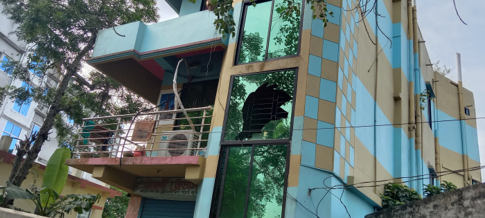 আন্দুলবাড়ীয়ায় ব্যবসায়ীর বাড়িতে দুর্বৃত্তদের হানা