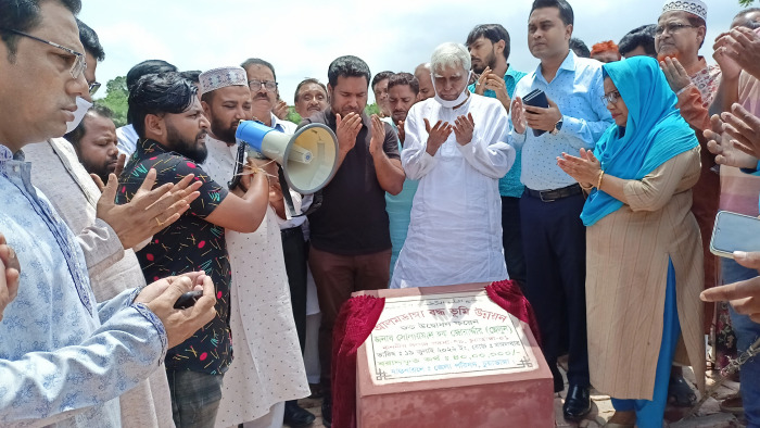 আলমডাঙ্গা বধ্যভূমির উন্নয়ন কাজের উদ্বোধনকালে এমপি ছেলুন জোয়ার্দ্দার