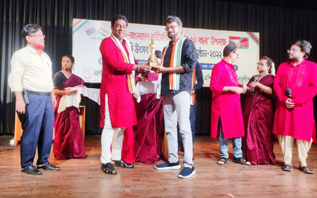 মহাত্মা গান্ধি গোল্ডেন অ্যাওয়ার্ড-২০২২ পেলেন অধ্যক্ষ আরিফুজ্জামান, শিক্ষক পরিষদের সংবর্ধনা