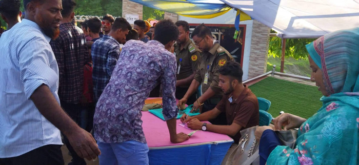 গাংনীর ডিসি ইকোপার্কে টিকিট নেওয়ায় বিনোদন প্রেমীদের ক্ষোভ