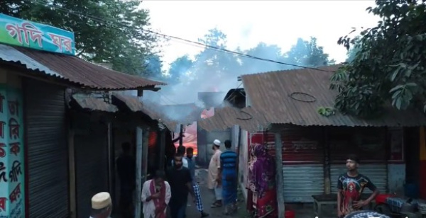 কার্পাসডাঙ্গায় বেকারি ফ্যাক্টরিতে অগ্নিকাণ্ড, ১০ লাখ টাকার ক্ষতি