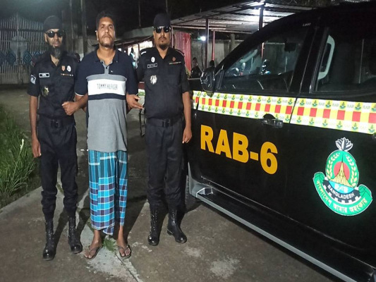 দর্শনায় র‌্যাবের অভিযানে ফেন্সিডিলসহ একজন গ্রেপ্তার