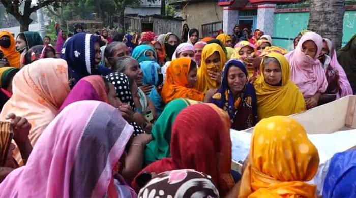 গার্ডার চাপায় নিহত রুবেলের লাশ মেহেরপুরে দাফন সম্পন্ন