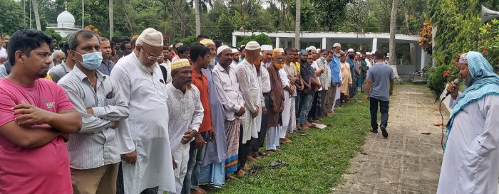 আলমডাঙ্গায় ব্যবসায়ী তারেক শাহরিয়ারের জানাযা শেষে দাফন সম্পন্ন