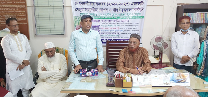 চুয়াডাঙ্গায় ৪ লাখ খেজুরের চারা রোপণ কার্যক্রমের উদ্বোধনকালে অতিরিক্ত সচিব জাকির হোসেন