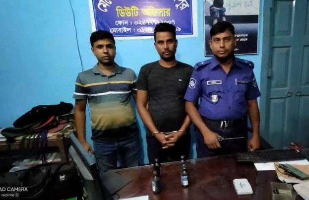 মেহেরপুরে ৪ বোতল ফেনসিডিলসহ যুবক আটক