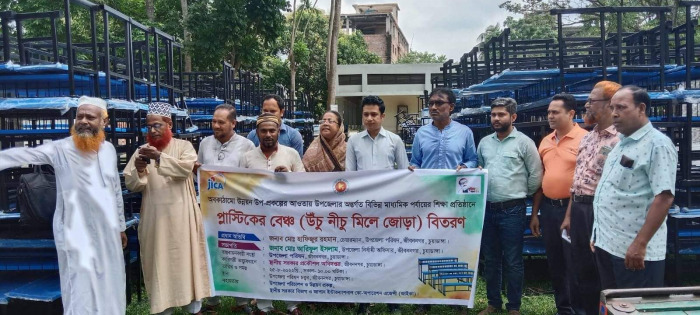 জীবননগরে বিভিন্ন শিক্ষাপ্রতিষ্ঠানে বিনামূল্যে বেঞ্চ প্রদান