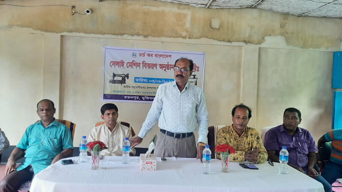 মুজিবনগরে নারীদের মধ্যে চার্চ অব বাংলাদেশের সেলাই মেশিন বিতরণ